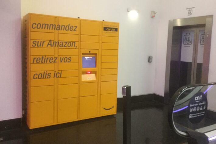 Amazon Locker Carole at CNIT