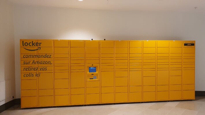 Amazon Locker Gilles at the 4 Times