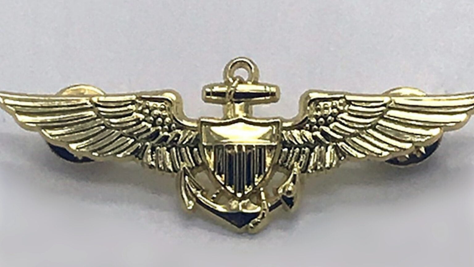 Top Gun Fighter Pilot Wings (Navy) pin gold metal