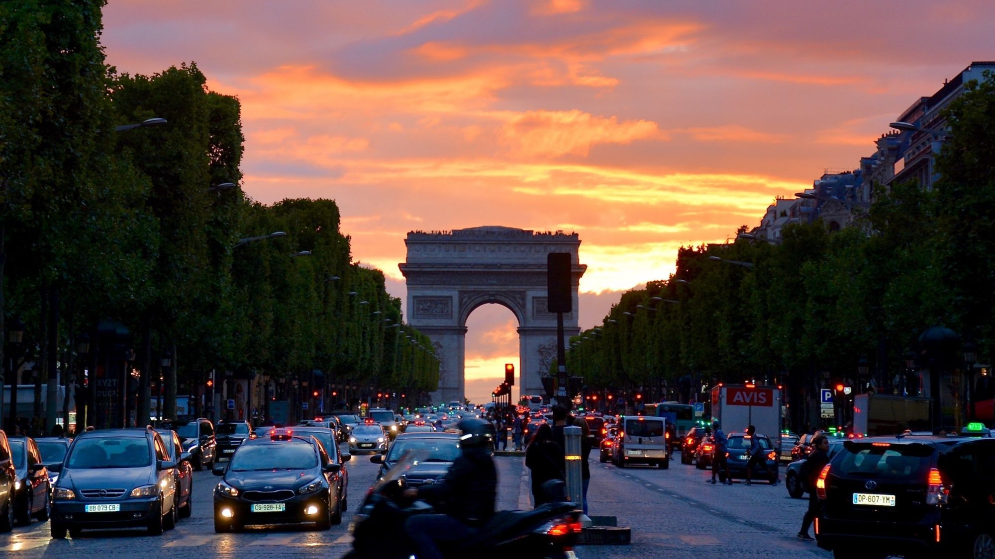 Paris avenue des Champs Elysees